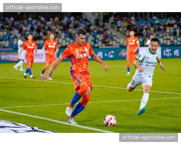 专访老牌球队队长:谈论球队传统风格在当今联赛中的坚守与调整 专访老牌球队队长:谈论球队传统风格在当今联赛中的坚守与调整